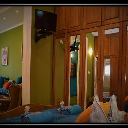 Happy Colours In Old Town Apartment Kecskemet Ngoại thất bức ảnh