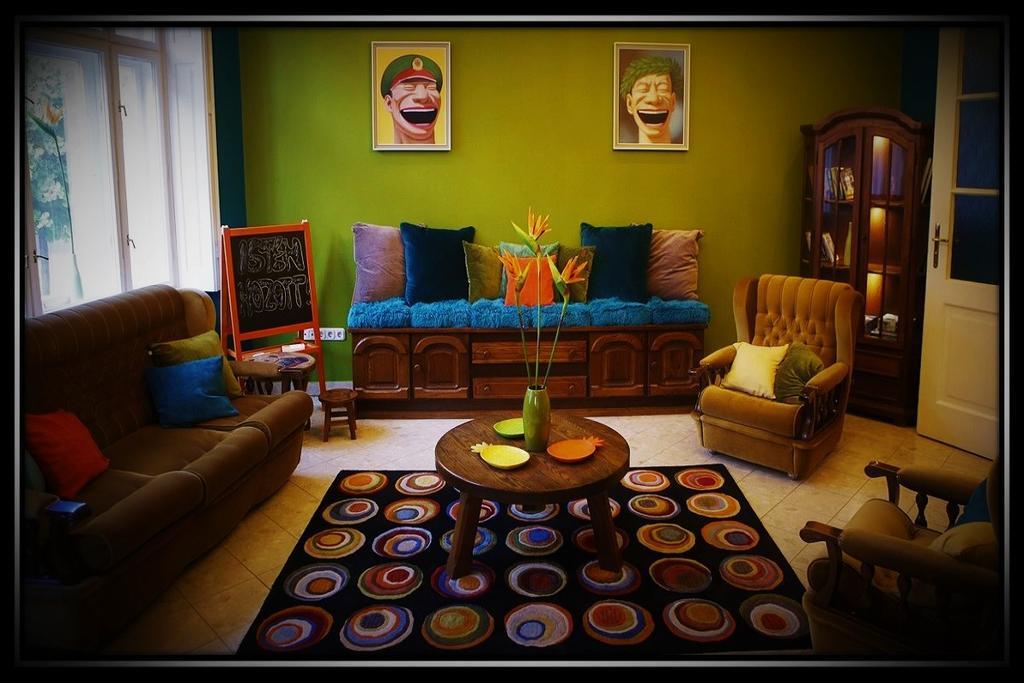 Happy Colours In Old Town Apartment Kecskemet Ngoại thất bức ảnh