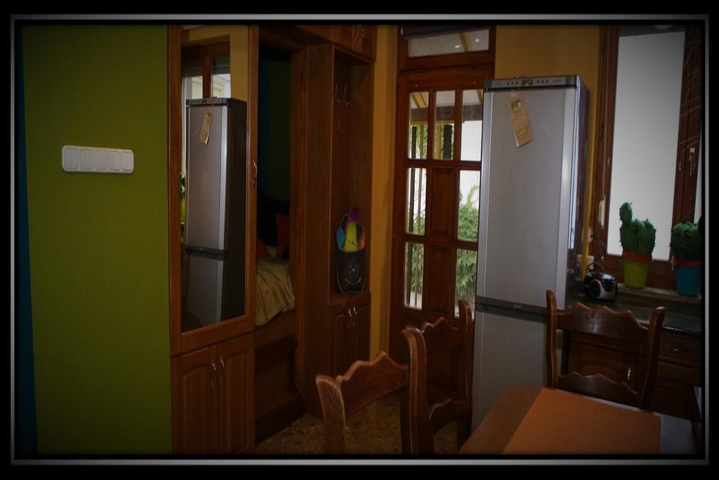 Happy Colours In Old Town Apartment Kecskemet Ngoại thất bức ảnh