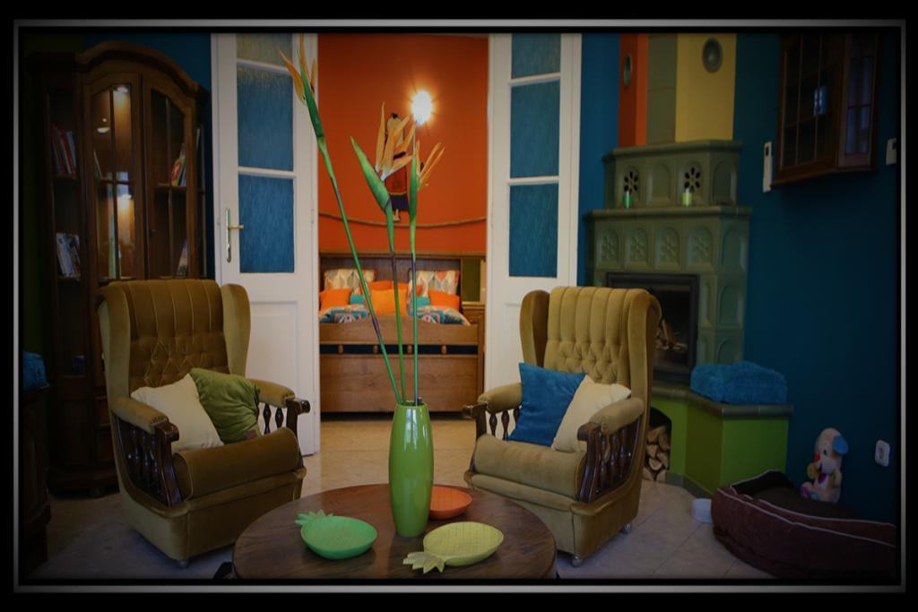 Happy Colours In Old Town Apartment Kecskemet Ngoại thất bức ảnh